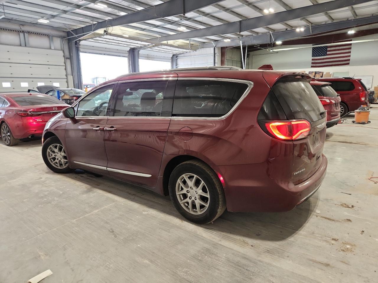 2020 Chrysler Pacifica Touring L - Фото 2