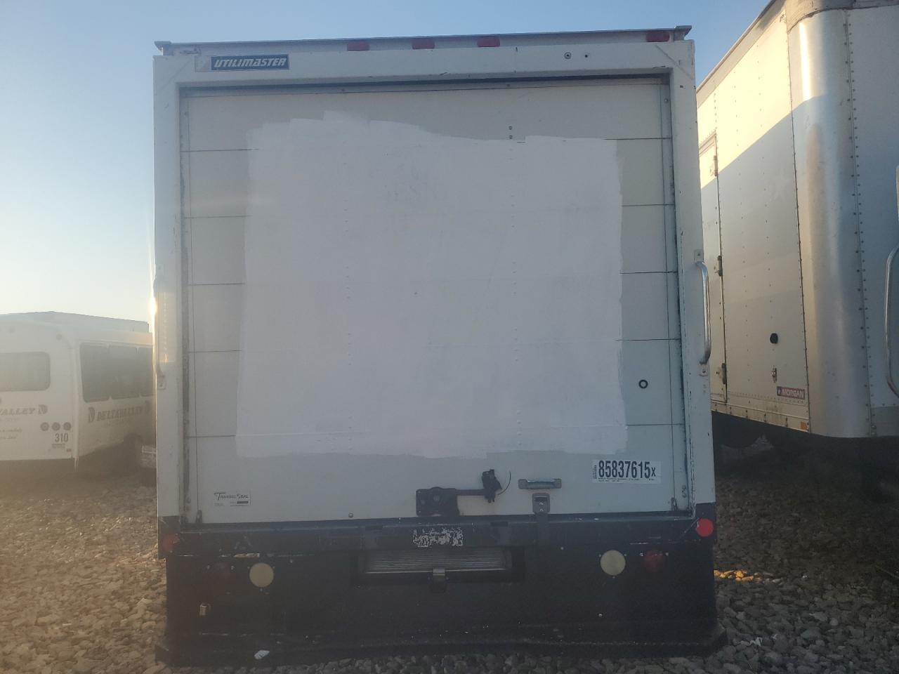 2014 GMC Savana Cutaway G3500 - Image 6