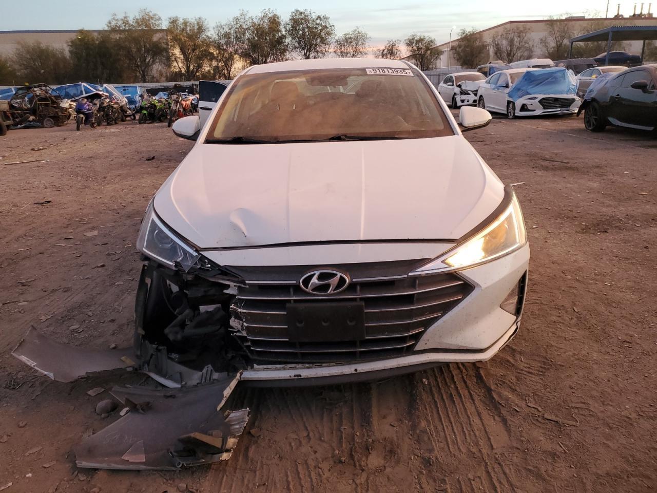 2019 Hyundai Elantra Sel - Image 5