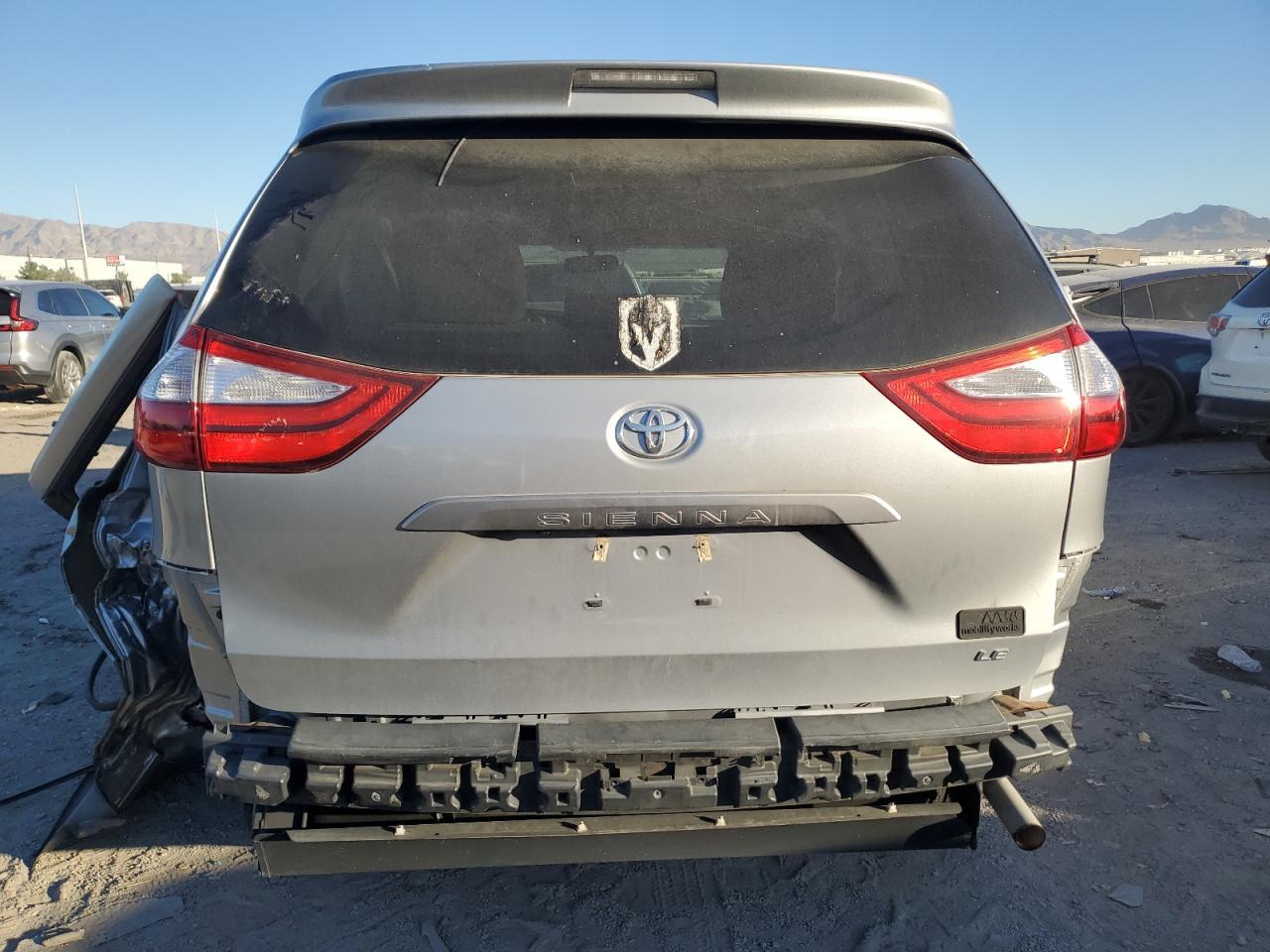 2017 Toyota Sienna Le - Фото 6