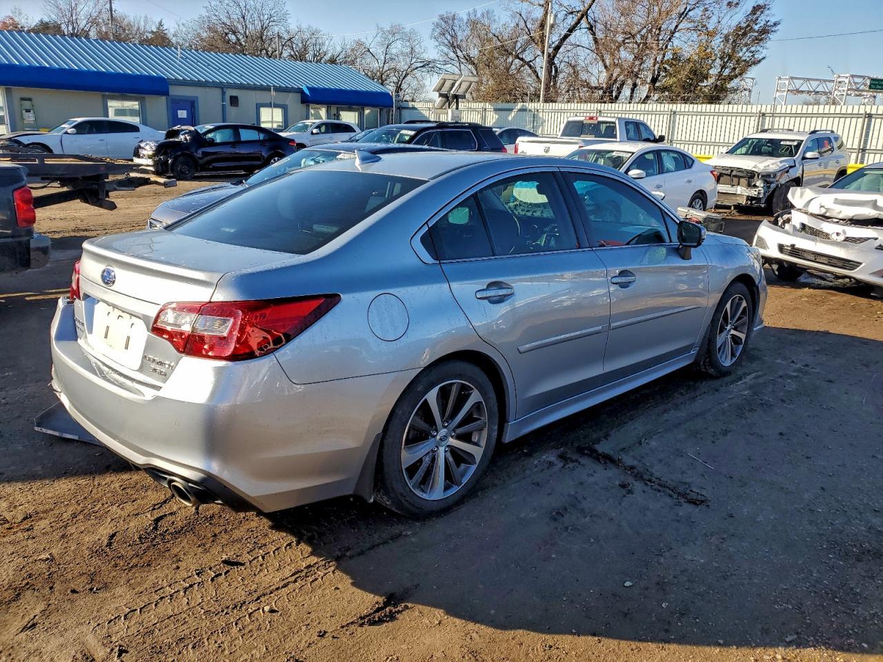 2018 Subaru Legacy 3.6R Limited - Фото 3