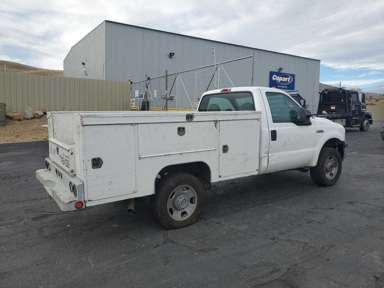 2005 Ford F350 - Image 3
