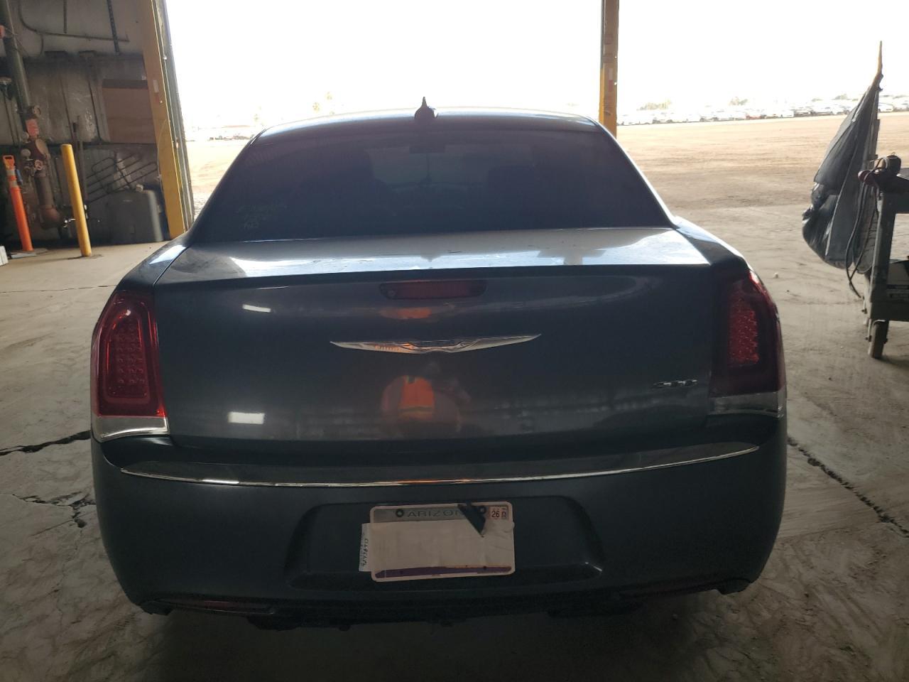 2016 Chrysler 300 Limited - Фото 6