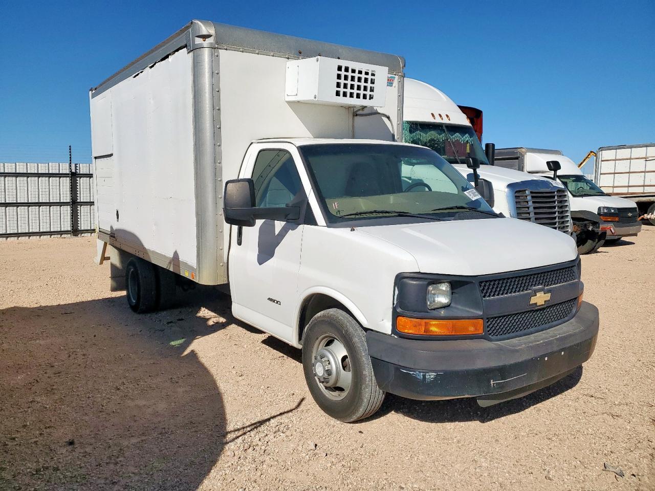 2015 Chevrolet Express G4500 - Фото 4