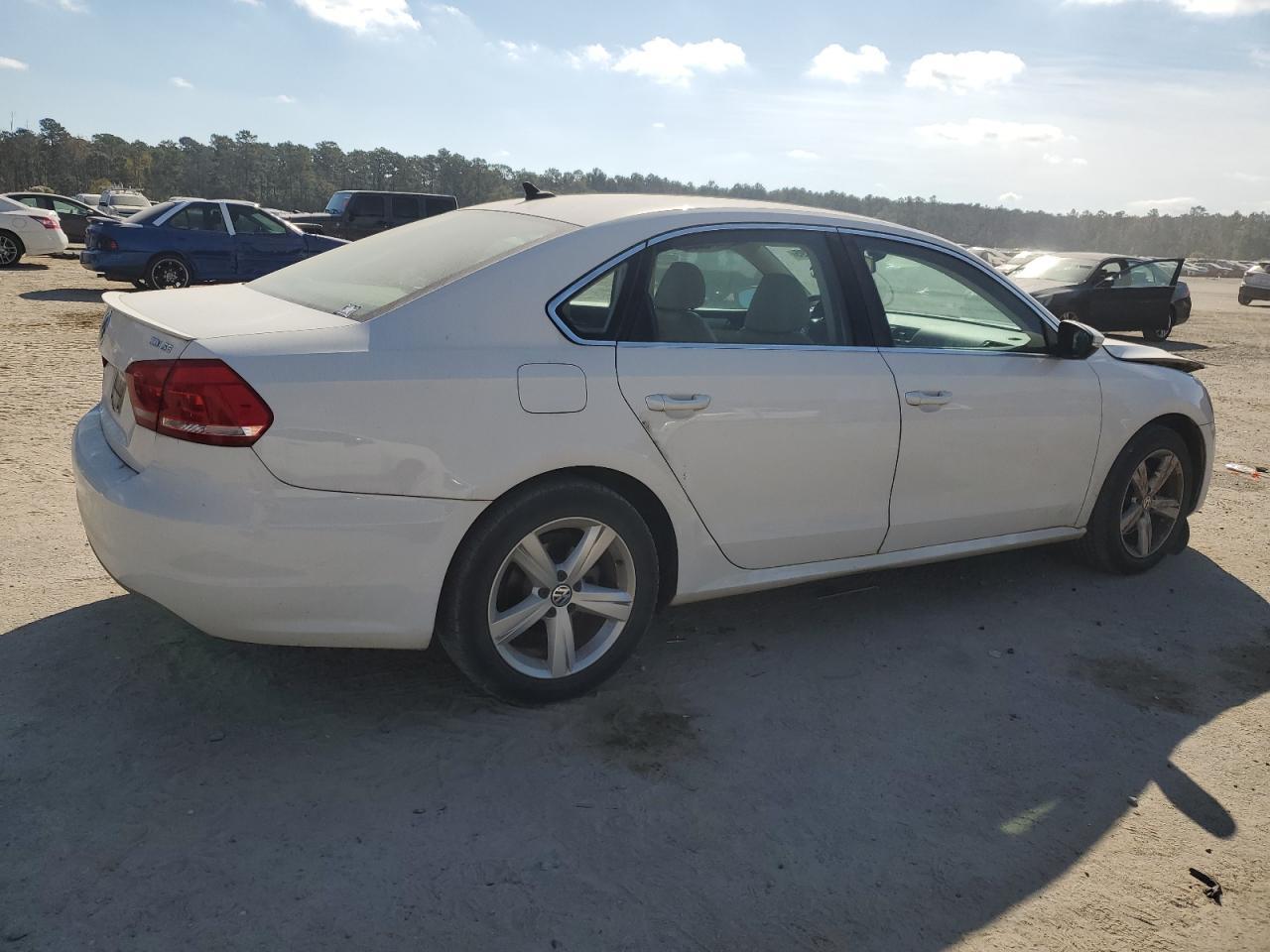 2012 Volkswagen Passat Se - Фото 3