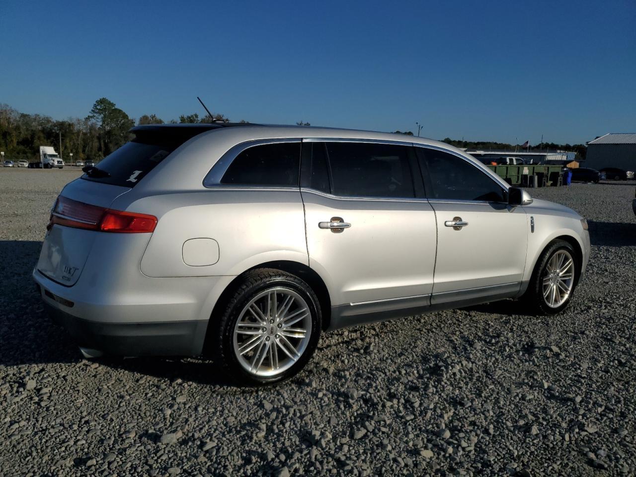 2013 Lincoln Mkt - Фото 3