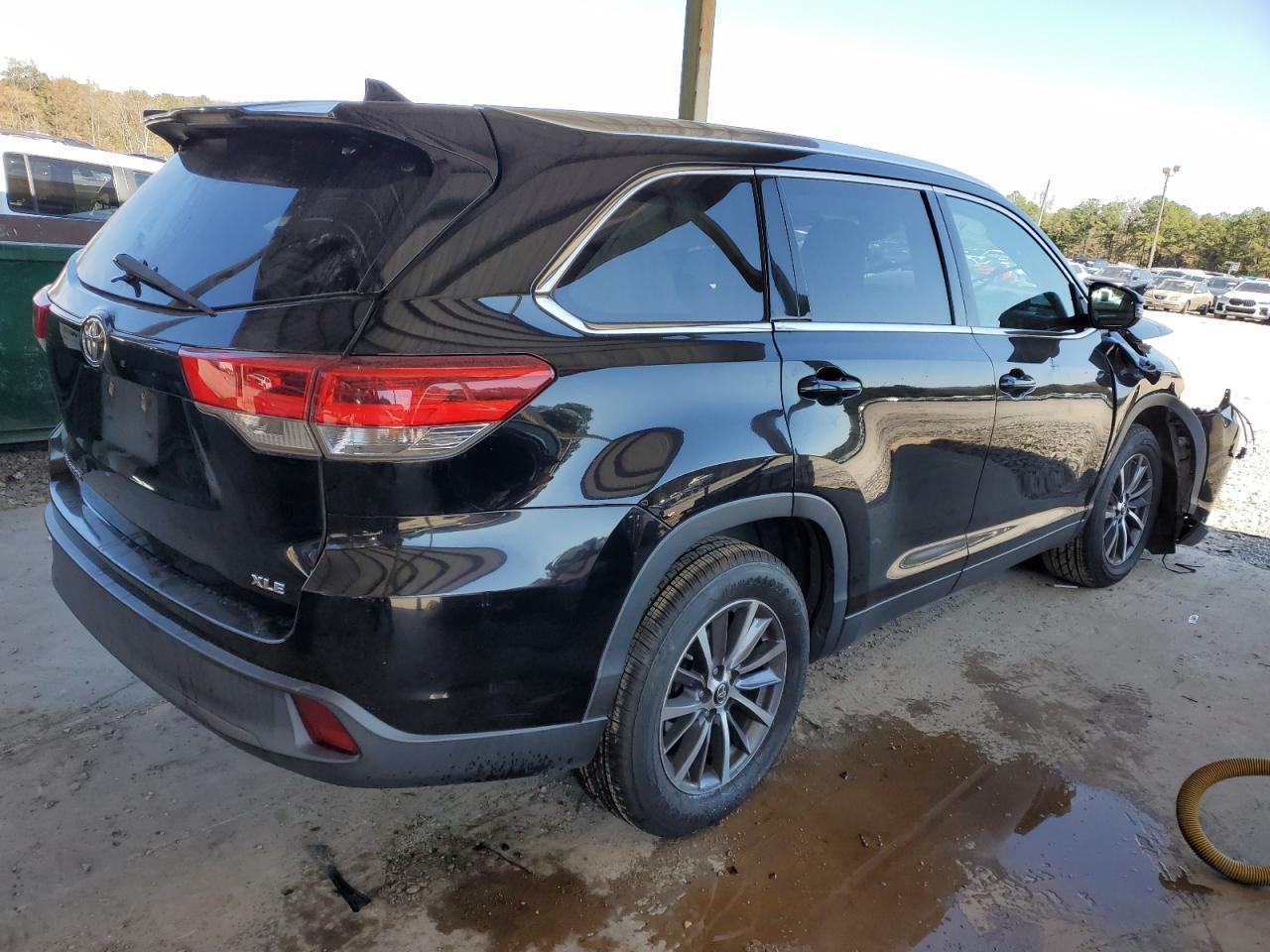 2019 Toyota Highlander Se - Image 3