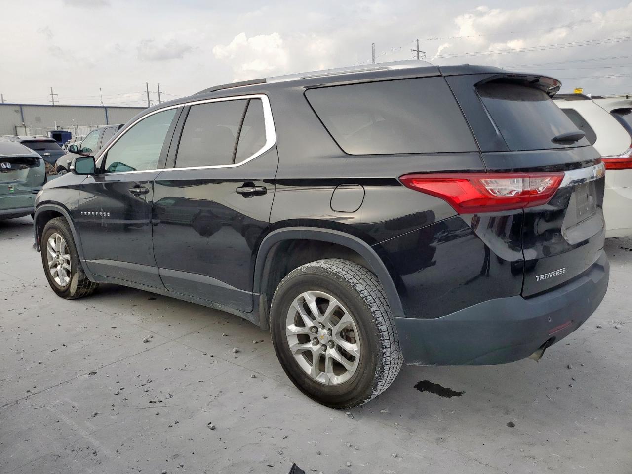 2018 Chevrolet Traverse Lt - Фото 2