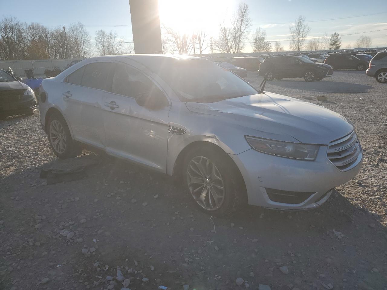 2013 Ford Taurus - Фото 4