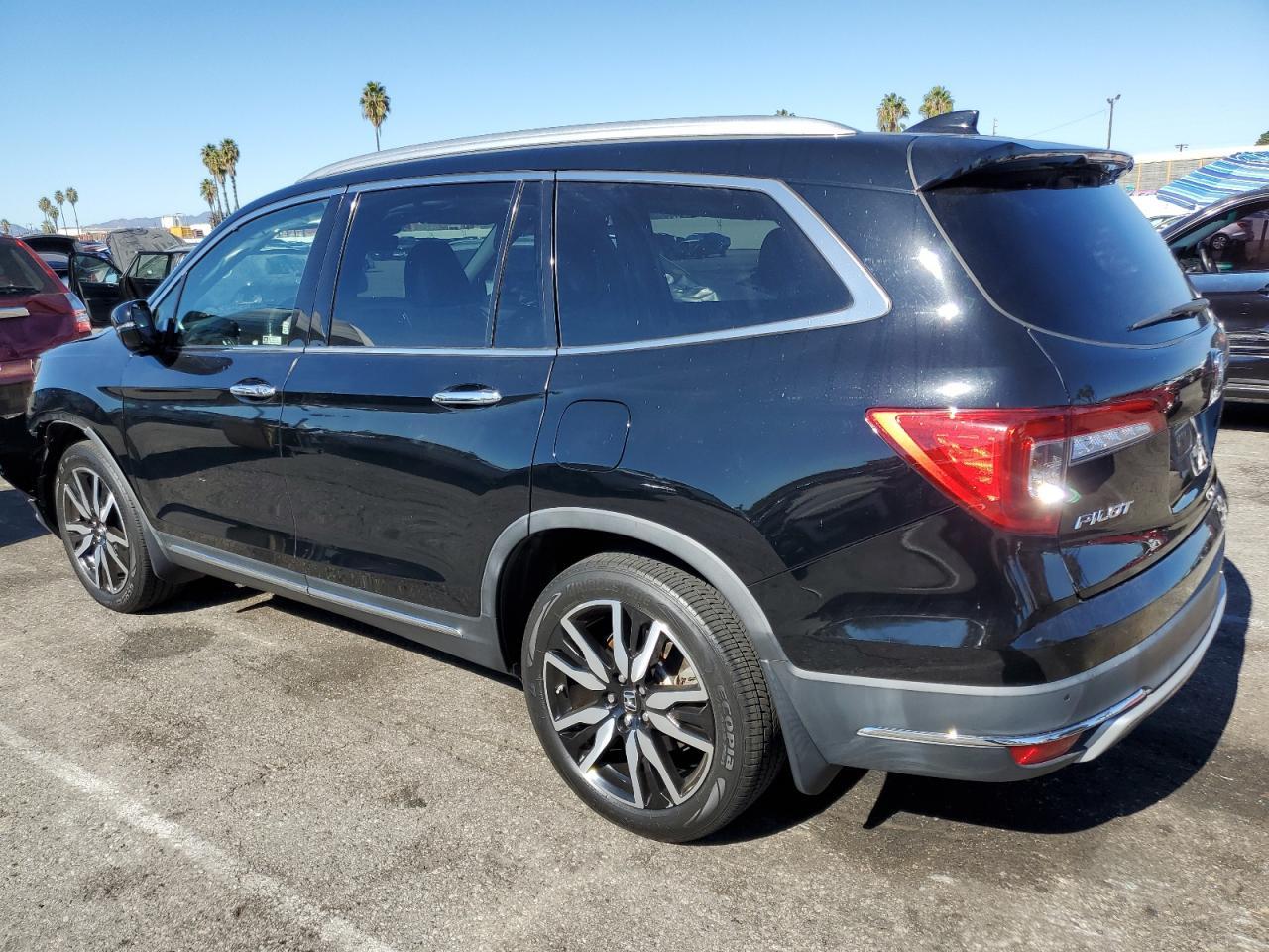 2019 Honda Pilot Touring - Image 2