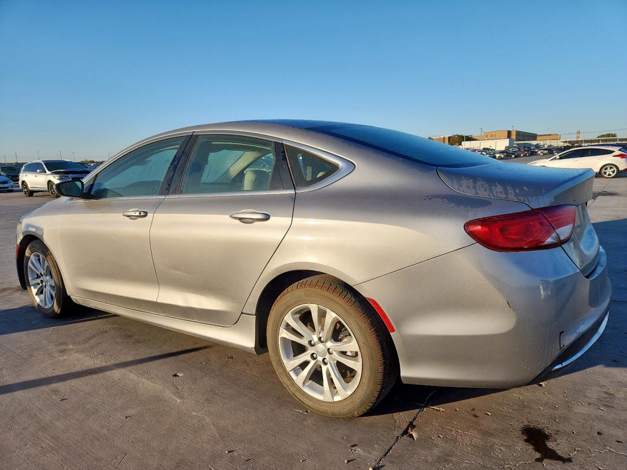 2015 Chrysler 200 Limited - Фото 2