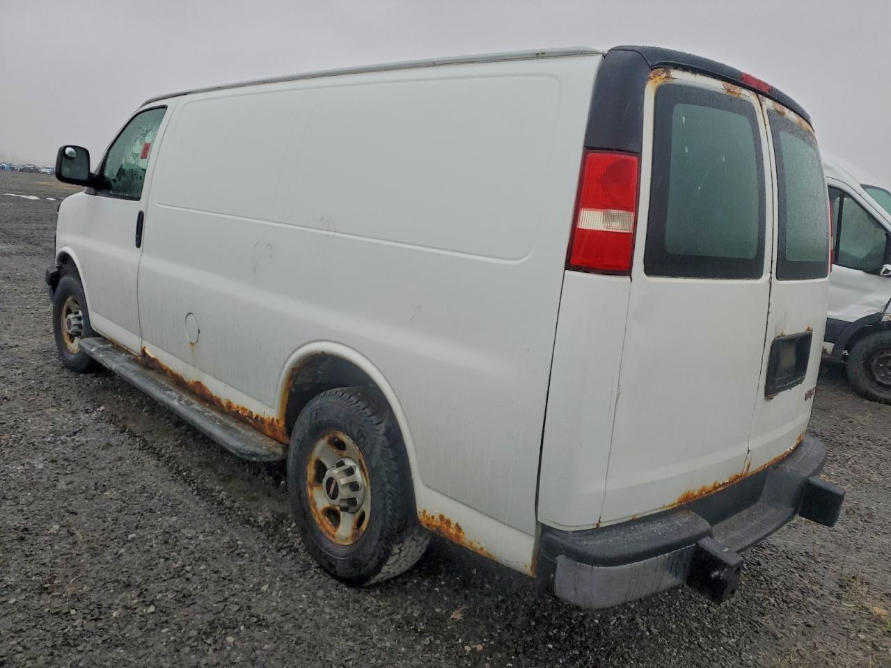 2009 GMC Savana G2500 - Image 2