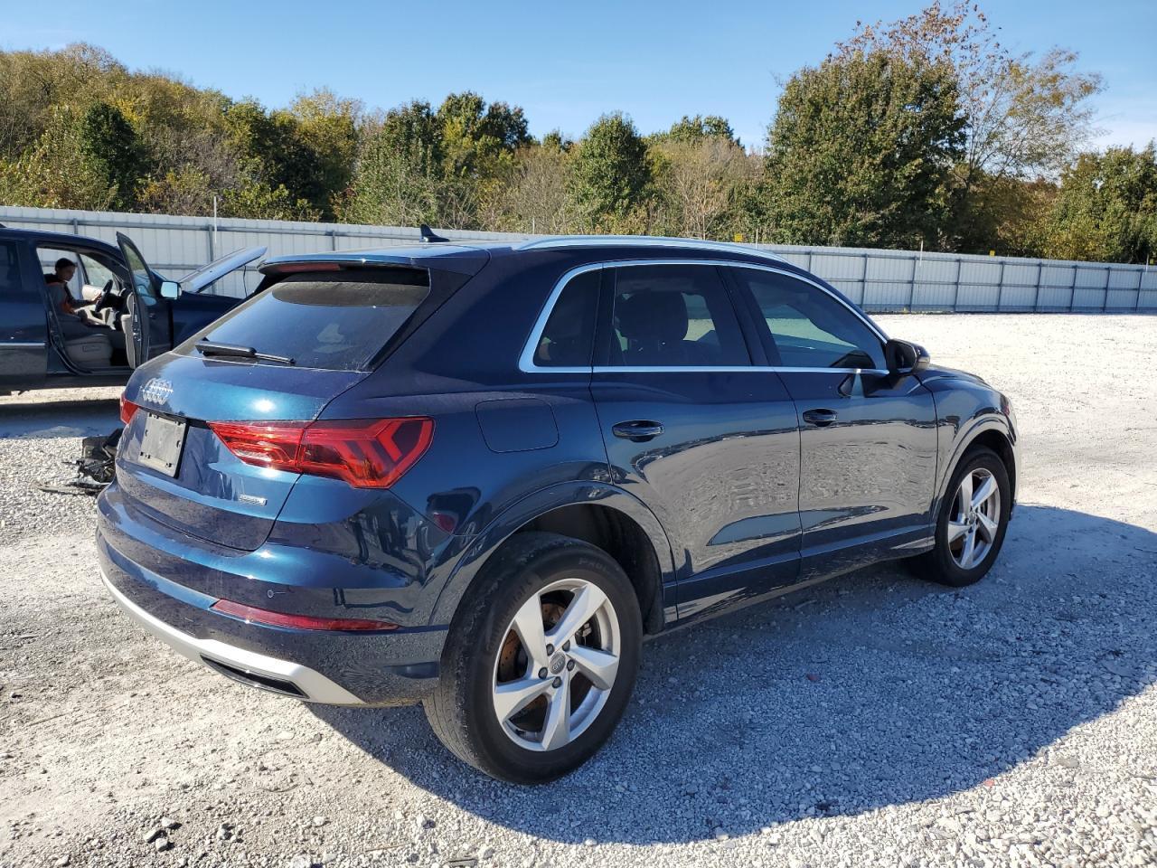2020 Audi Q3 Premium - Фото 3