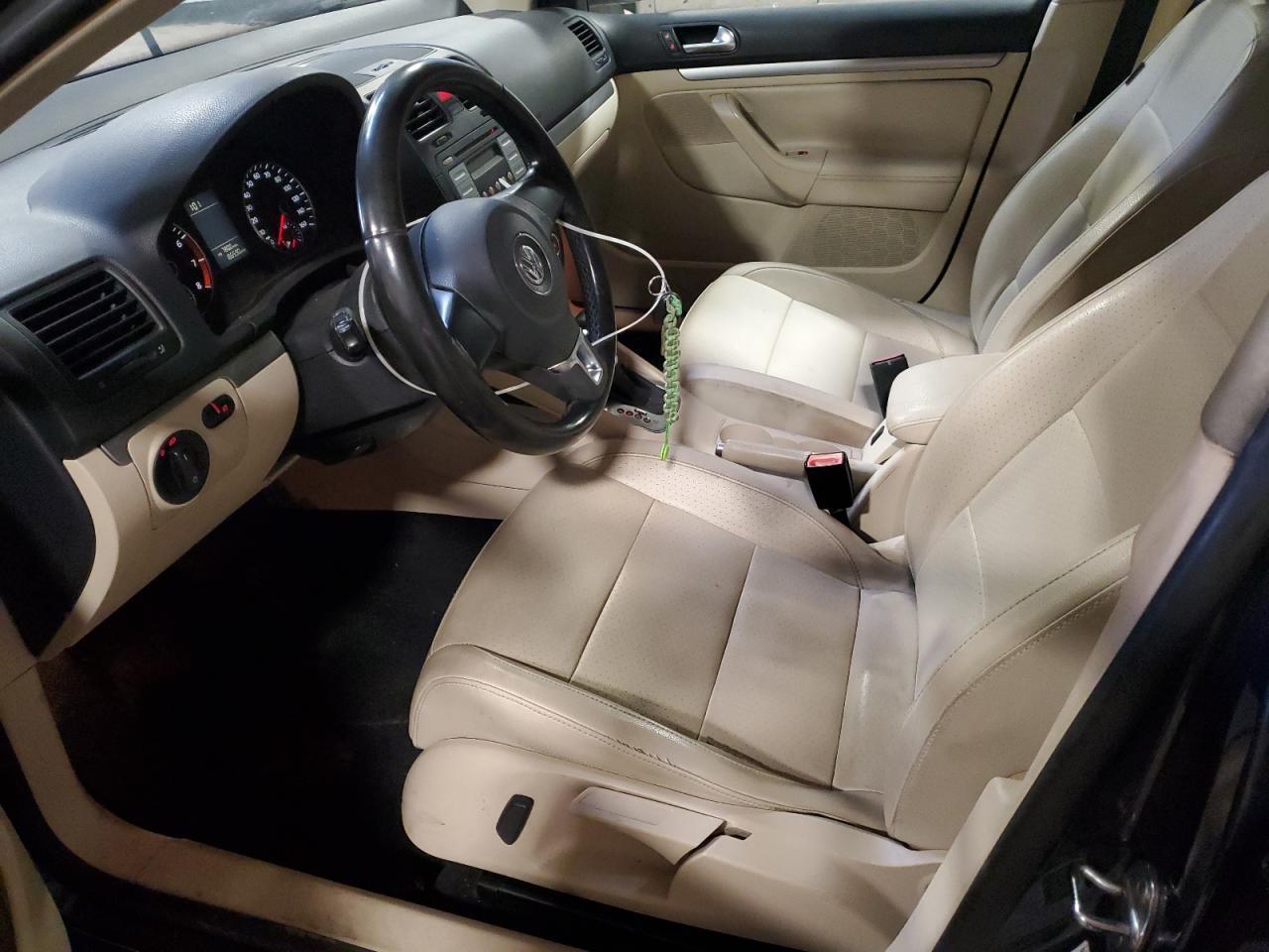 2010 Volkswagen Jetta Limited - Image 7