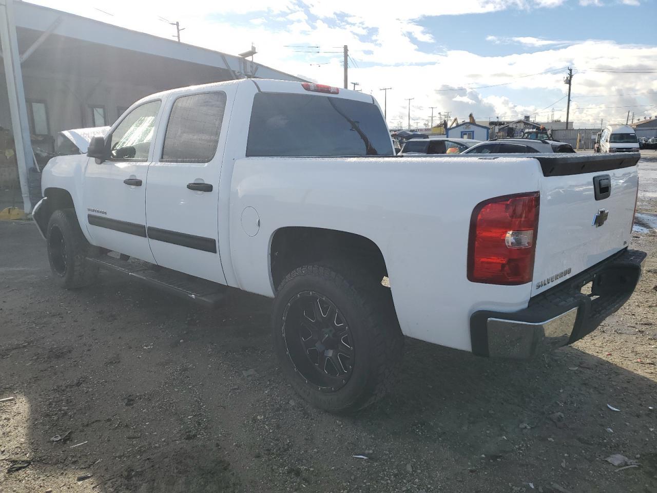 2009 Chevrolet Silverado C1500 - Image 2