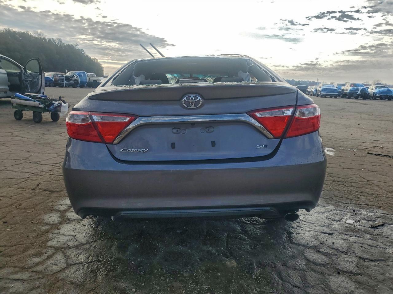 2015 Toyota Camry Se - Image 6