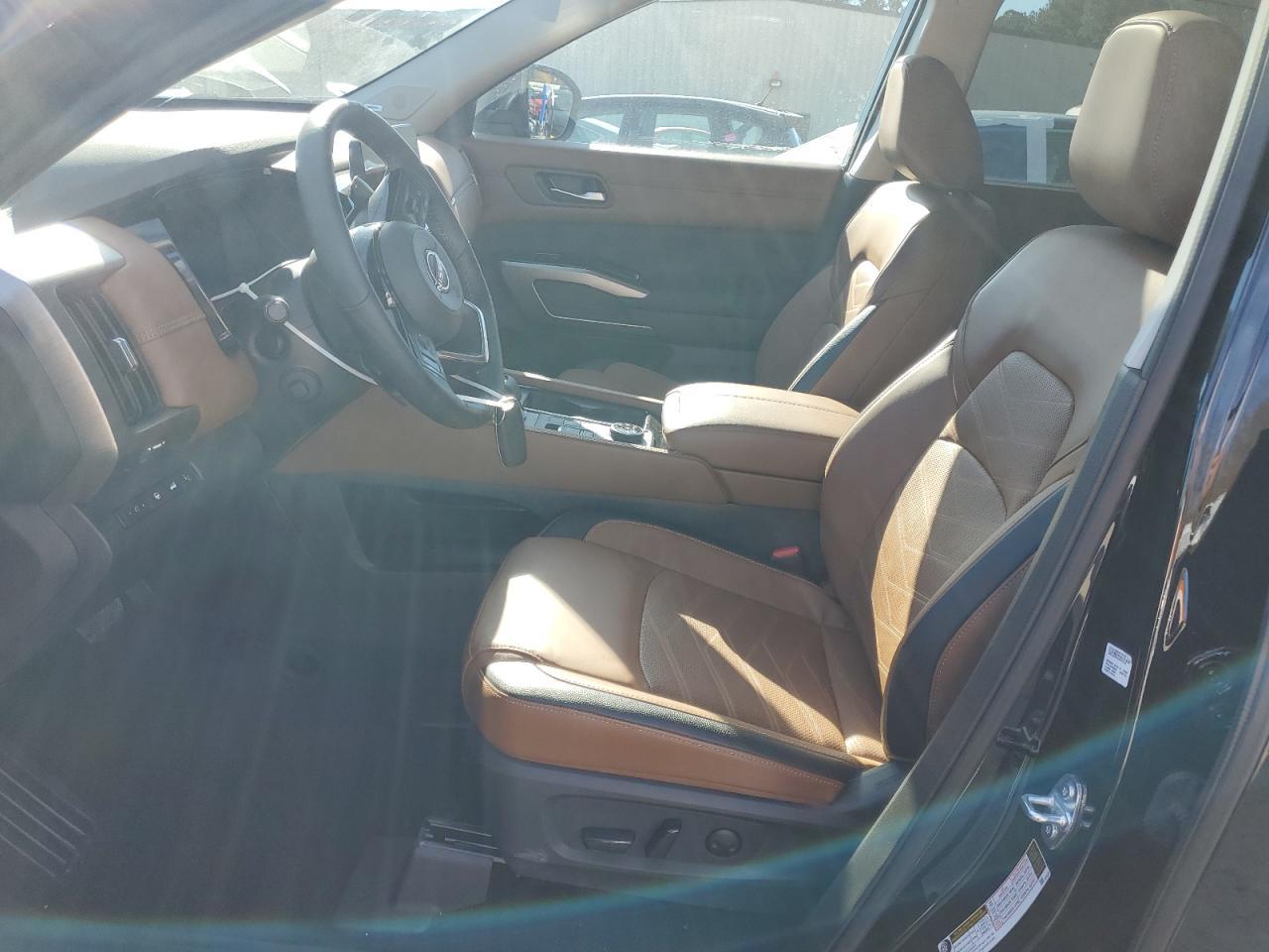 2025 Nissan Pathfinder Platinum - Фото 7