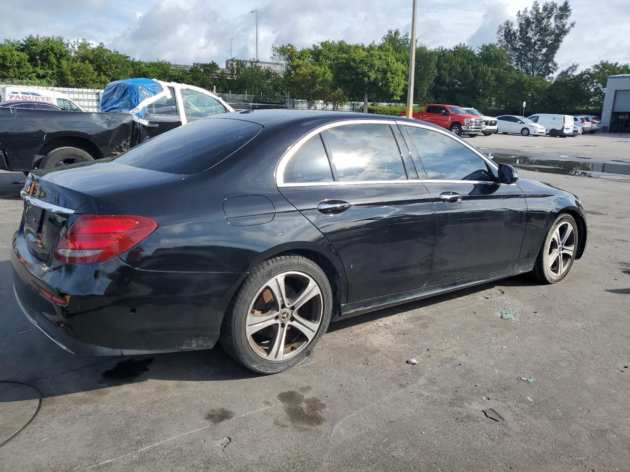 2018 Mercedes-Benz E 300 - Фото 3