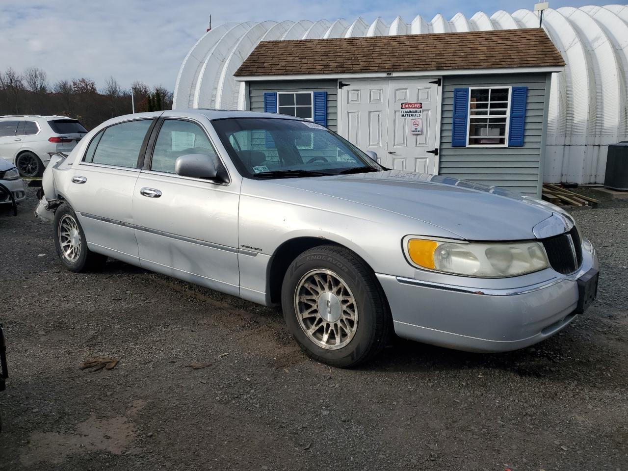 2001 Lincoln Town Car Signature - Фото 4