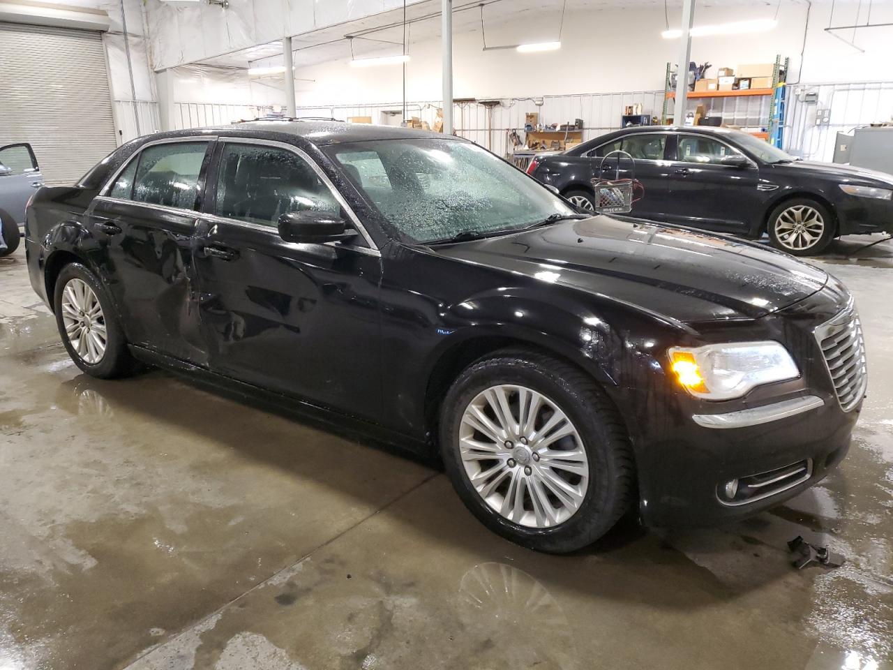 2014 Chrysler 300 - Image 4