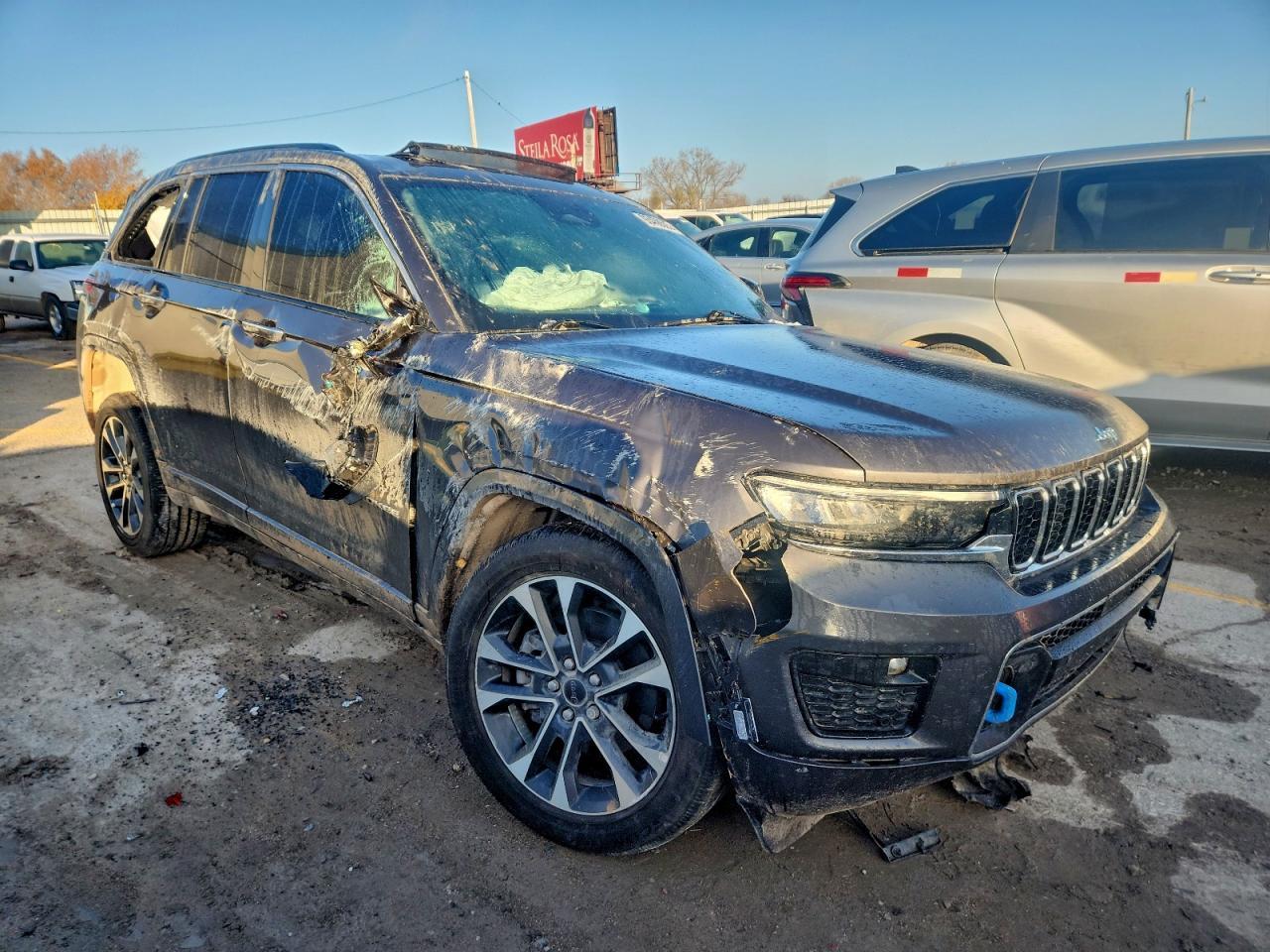 2022 Jeep Grand Cherokee Overland 4Xe - Image 4
