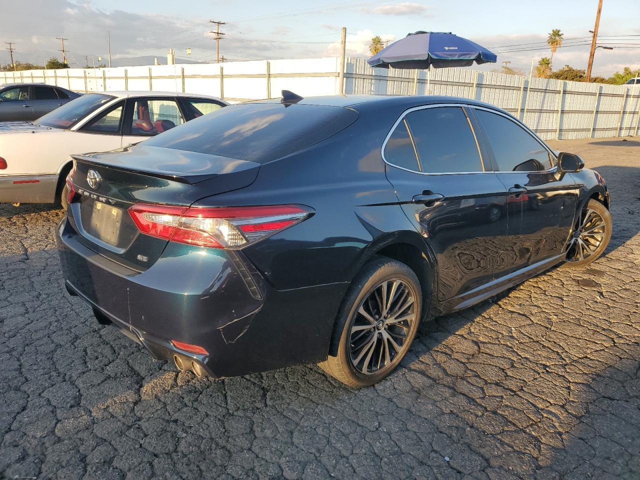 2019 Toyota Camry L - Фото 3