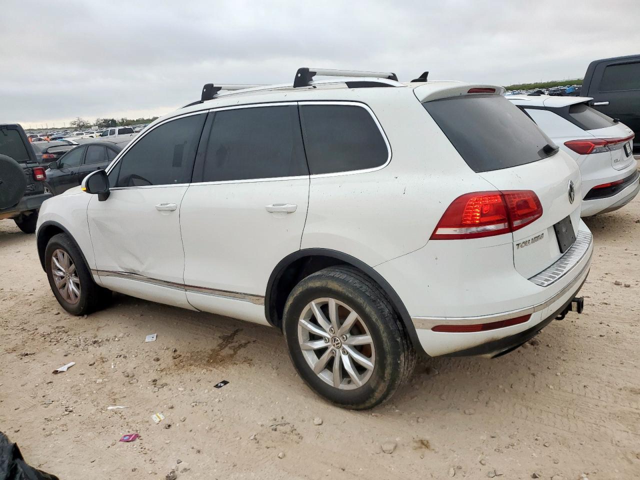 2016 Volkswagen Touareg Sport - Фото 2