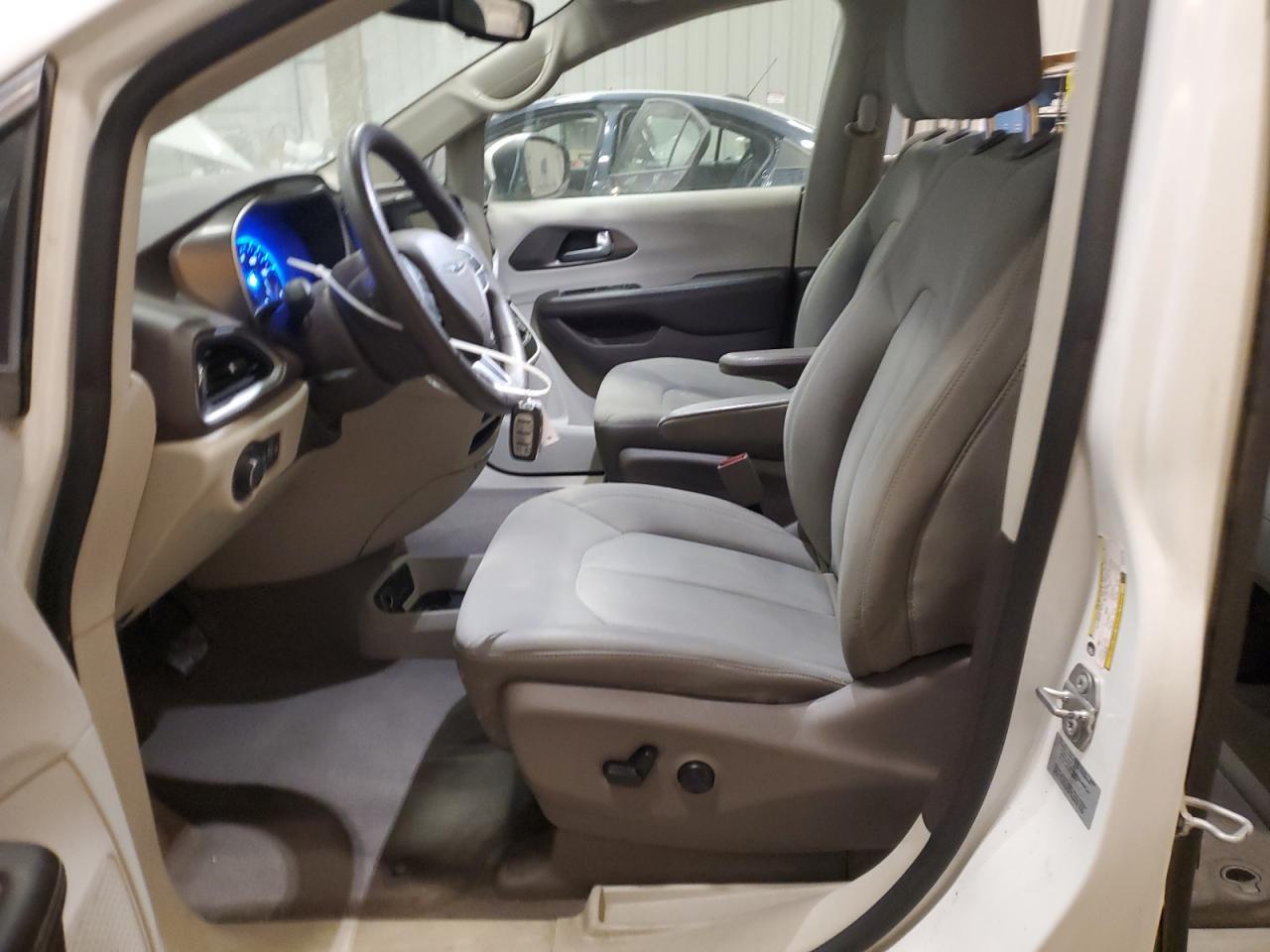 2017 Chrysler Pacifica Lx - Image 7