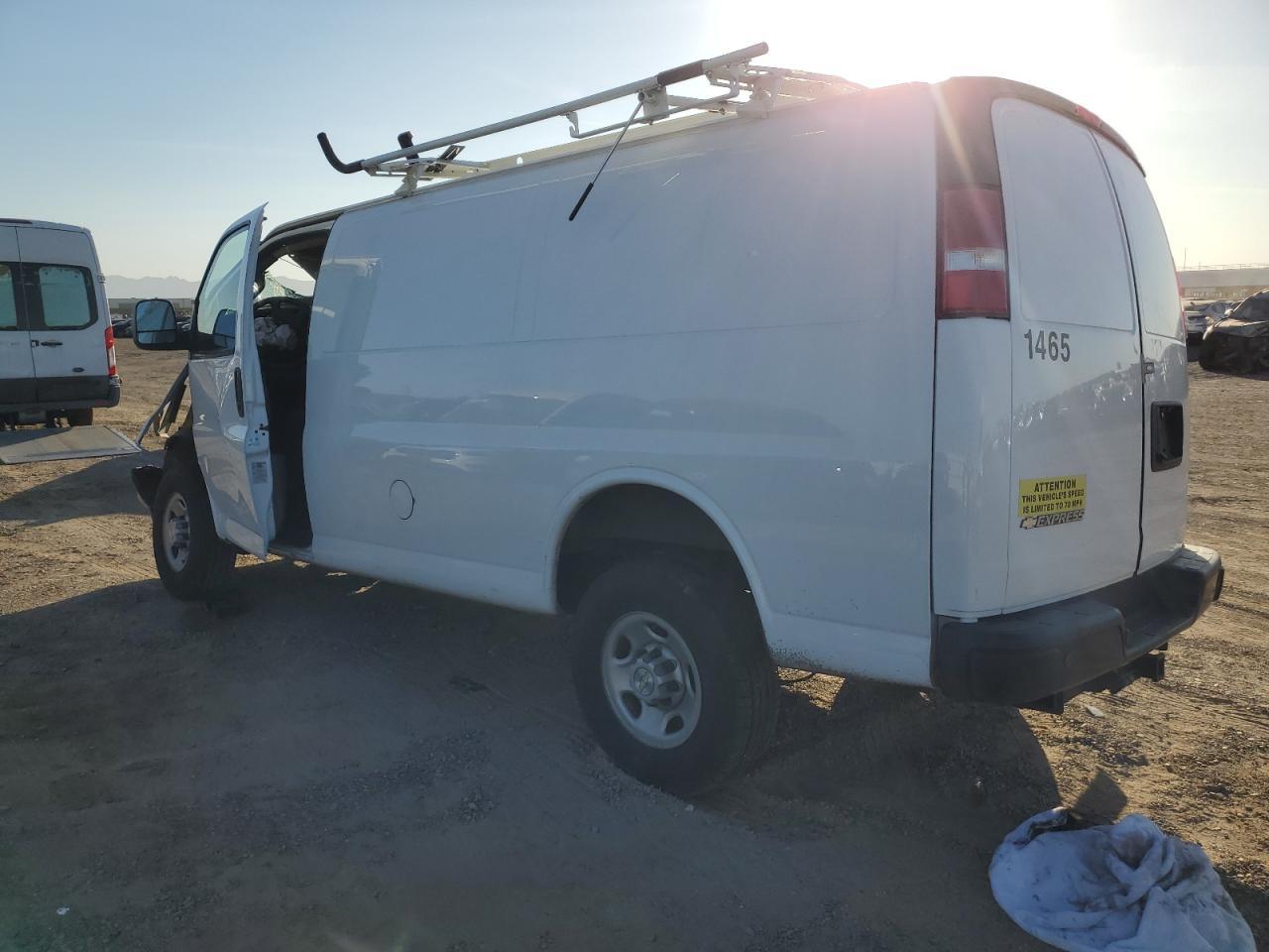 2022 Chevrolet Express 2500 Utility / Service Van - Фото 2