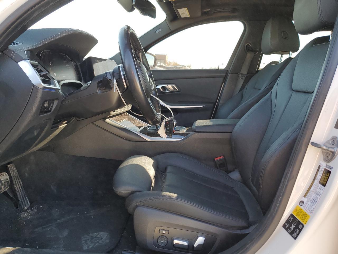 2020 BMW 330Xi - Фото 7