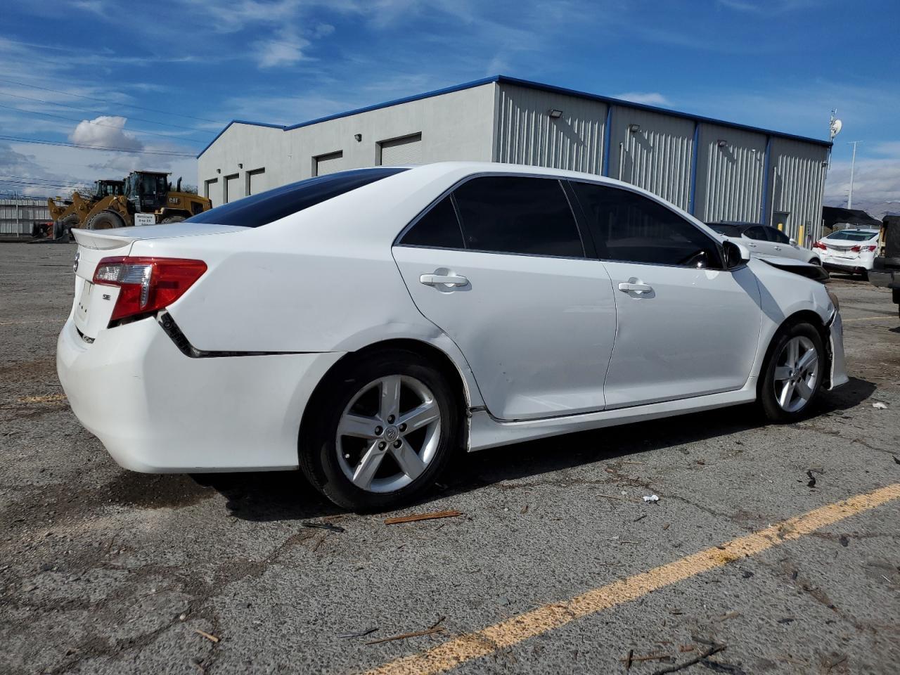 2014 Toyota Camry L - Фото 3