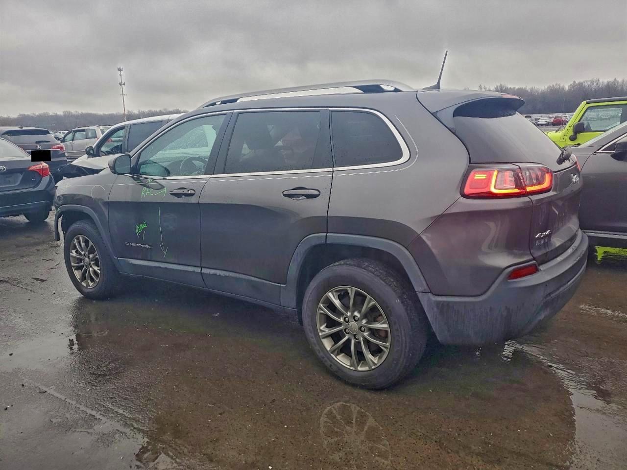 2020 Jeep Cherokee Latitude Plus - Image 2