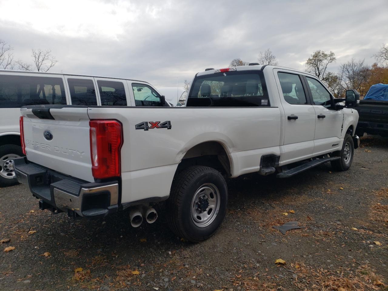 2025 Ford F250 Super Duty - Фото 3