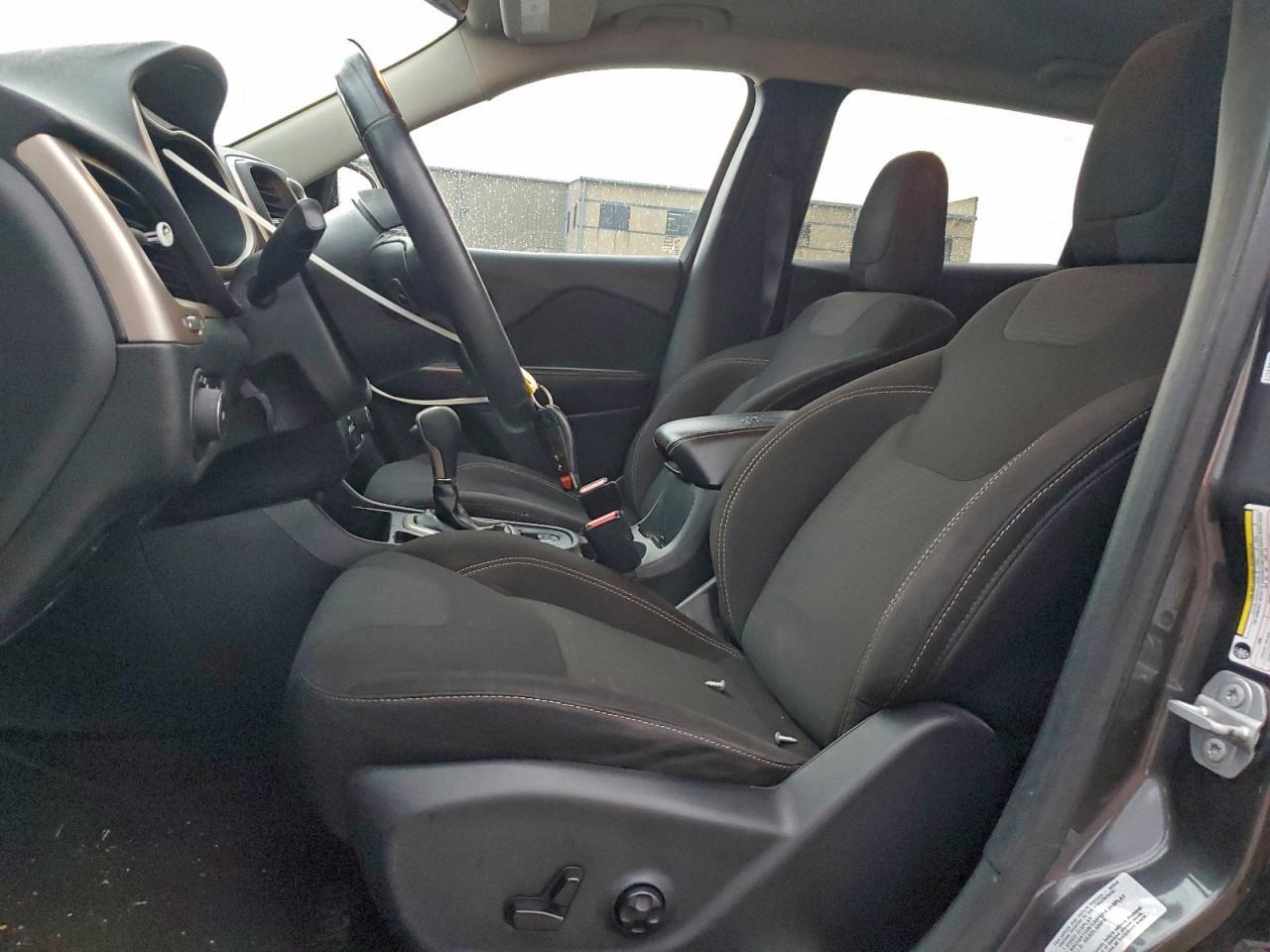 2016 Jeep Cherokee Latitude - Image 7