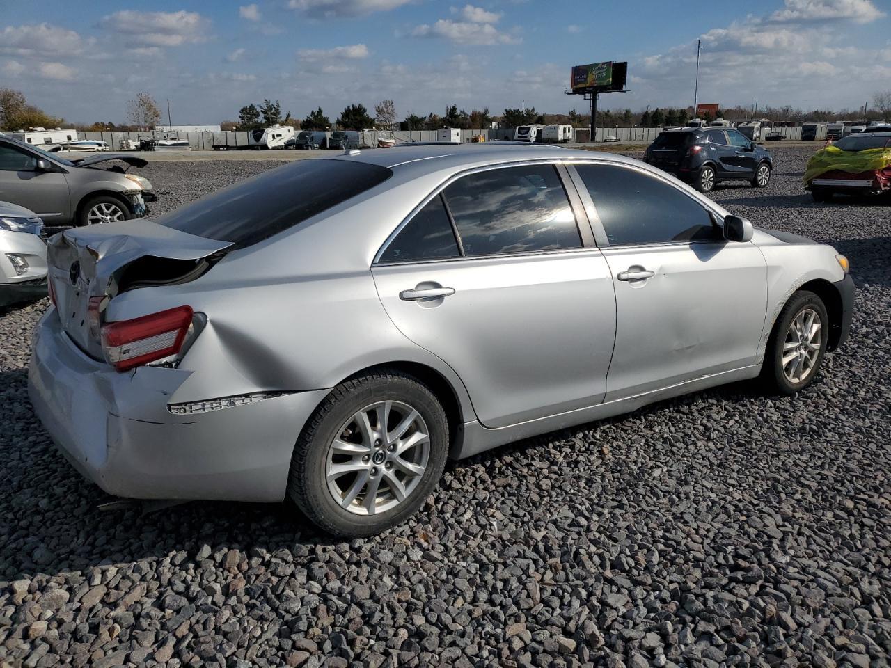 2010 Toyota Camry Base - Фото 3