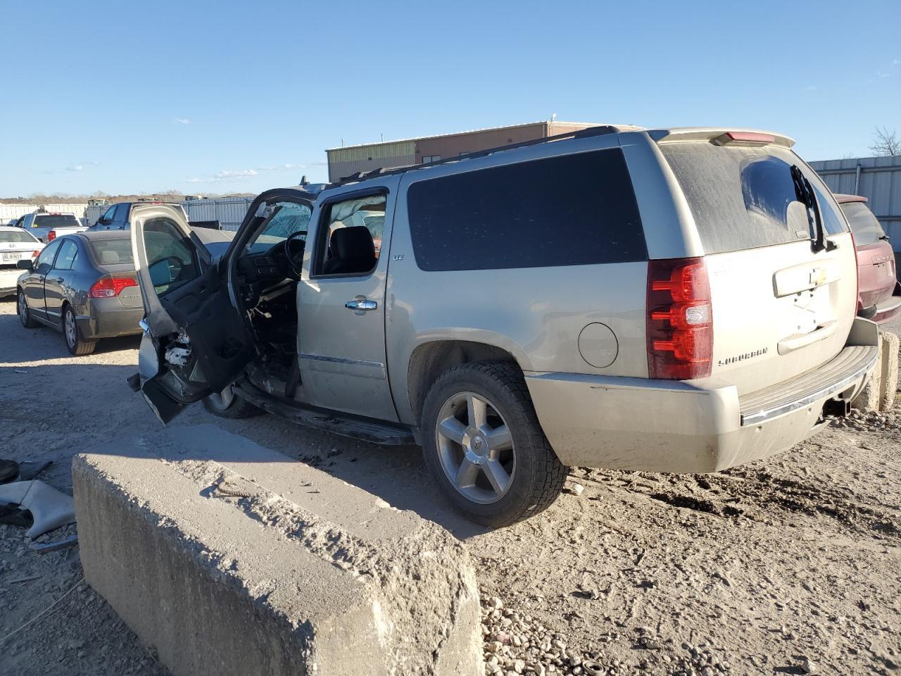 2014 Chevrolet Suburban K1500 Ltz - Фото 2