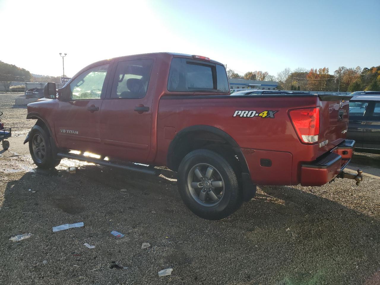 2014 Nissan Titan Sv - Image 2