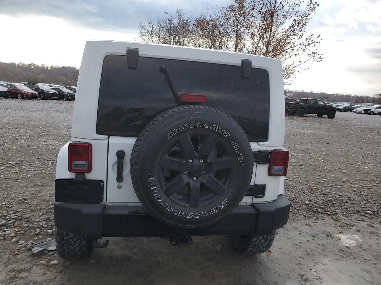 2014 Jeep Wrangler Unlimited Sahara - Image 6