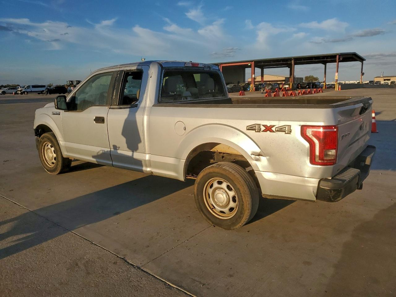 2017 Ford F150 Super Cab - Фото 2