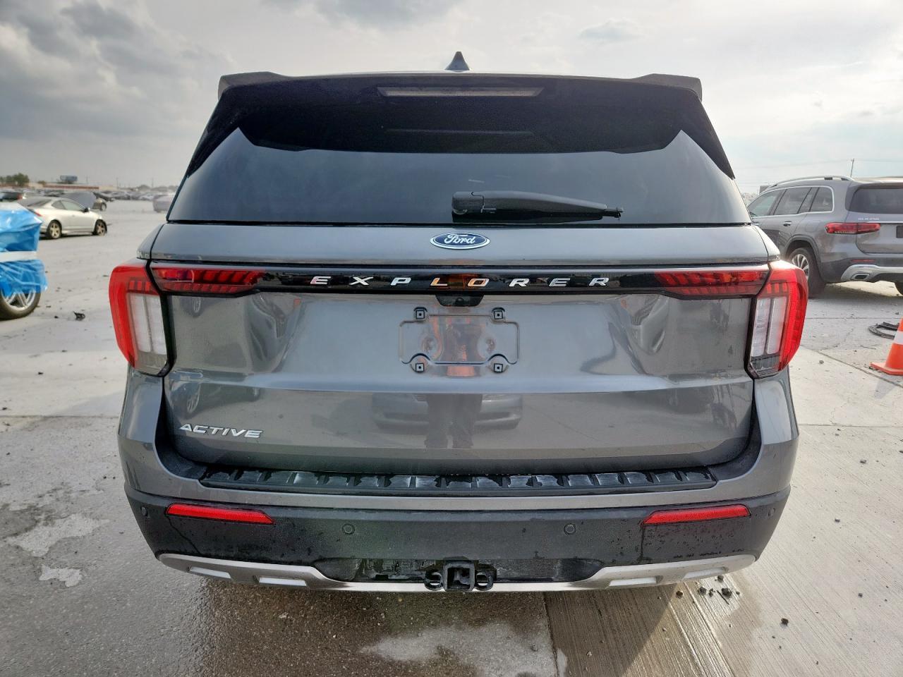 2025 Ford Explorer Active - Image 6