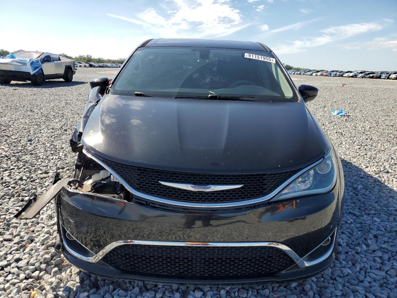 2018 Chrysler Pacifica Touring Plus - Image 5