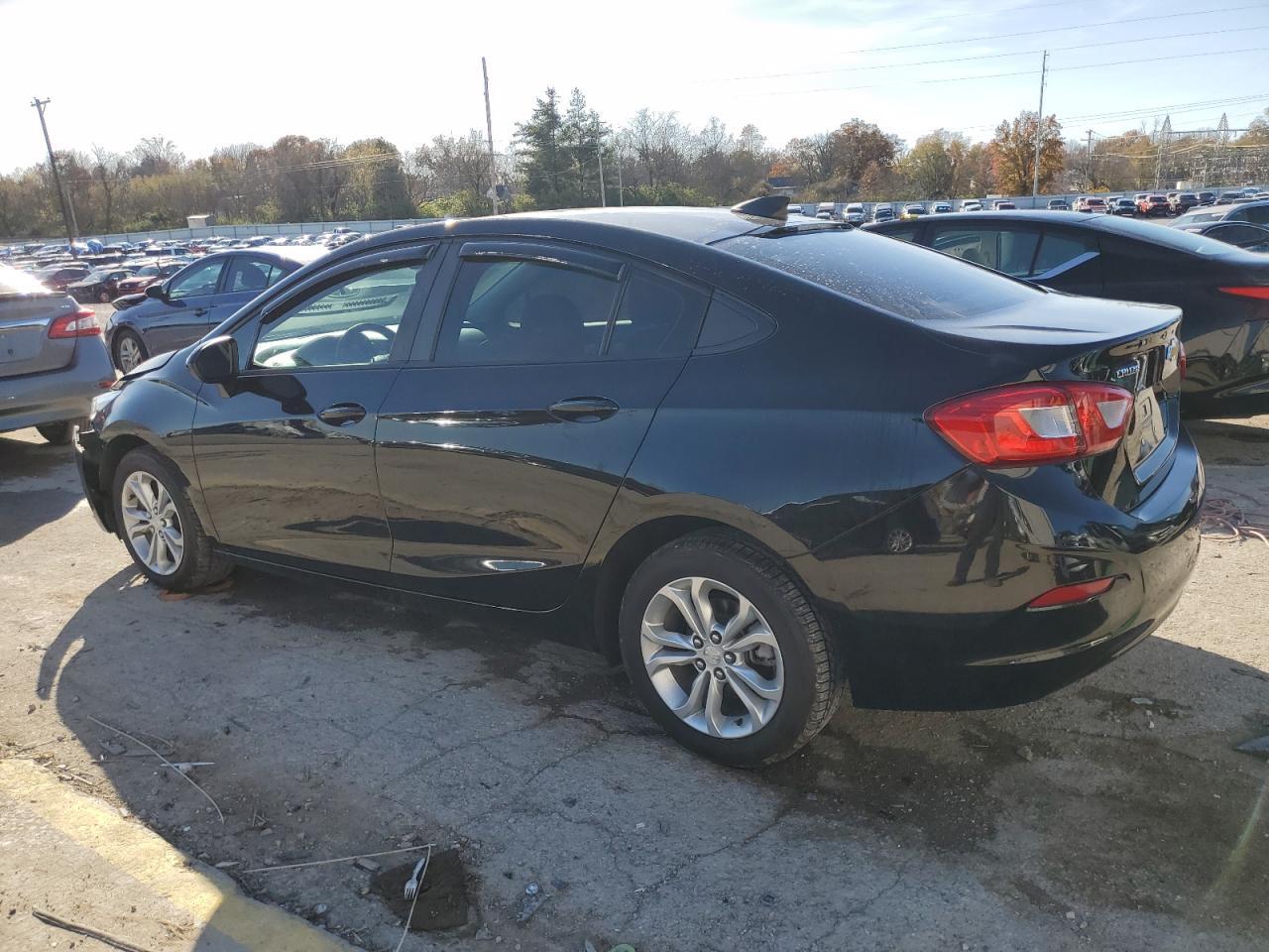 2019 Chevrolet Cruze Ls - Фото 2