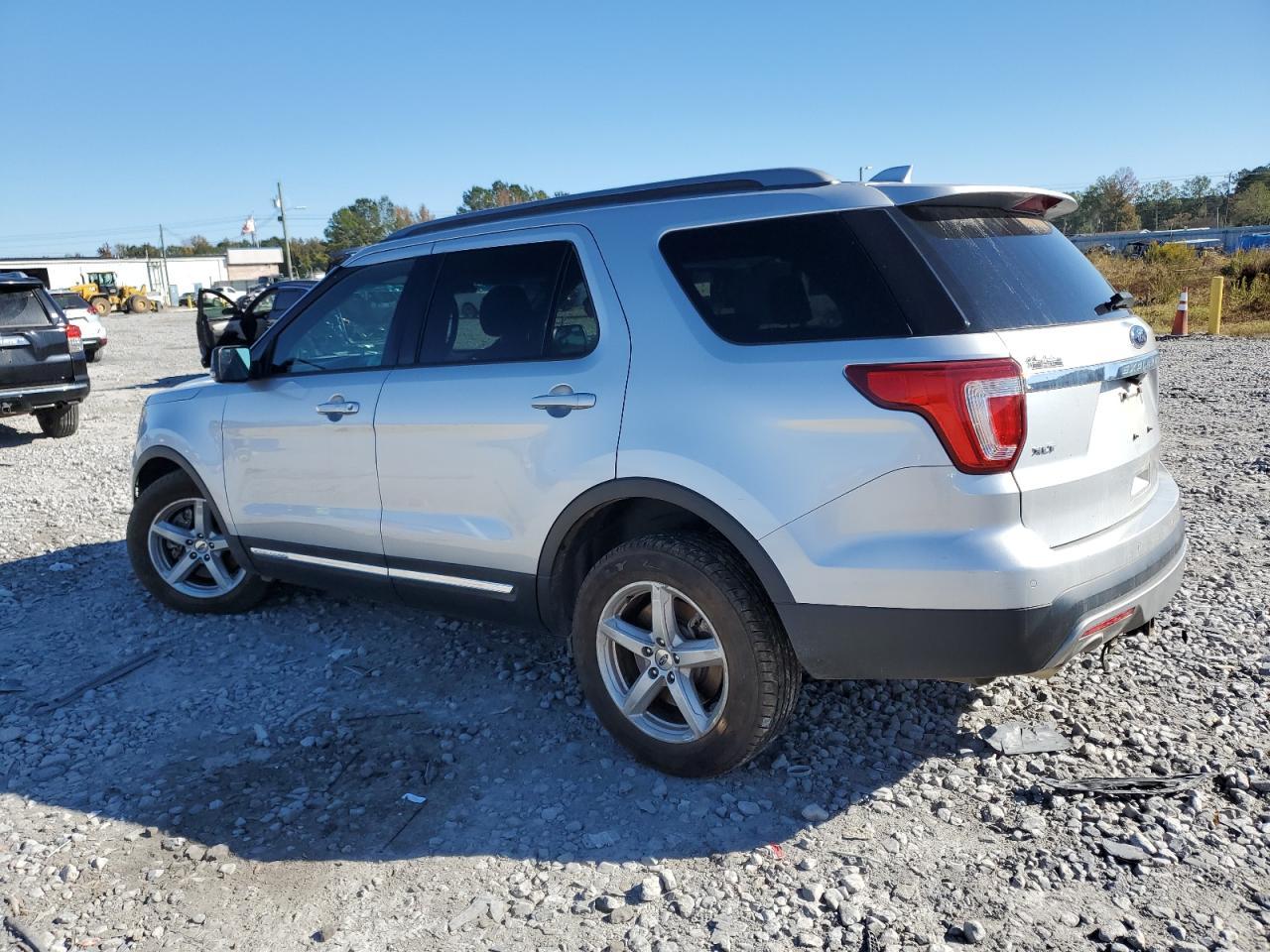 2016 Ford Explorer Xlt - Image 2