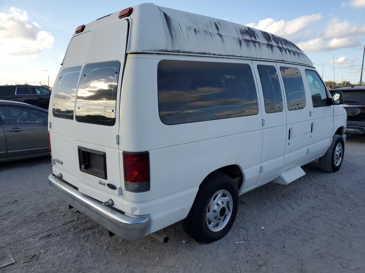 2009 Ford Econoline E150 Van - Фото 3
