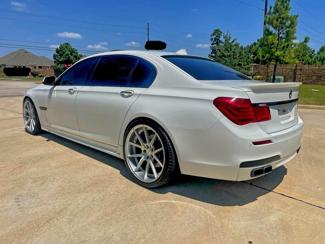 2010 BMW 750 Li - Фото 3