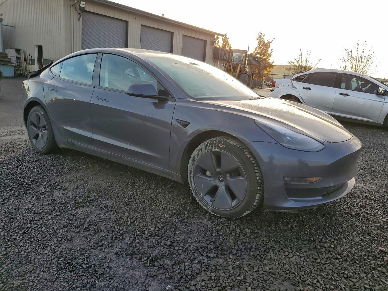 2022 Tesla Model 3 - Фото 4