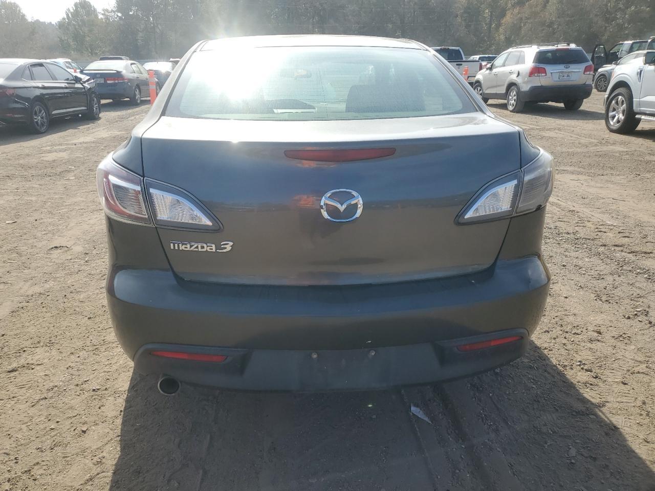 2011 Mazda 3 - Image 6
