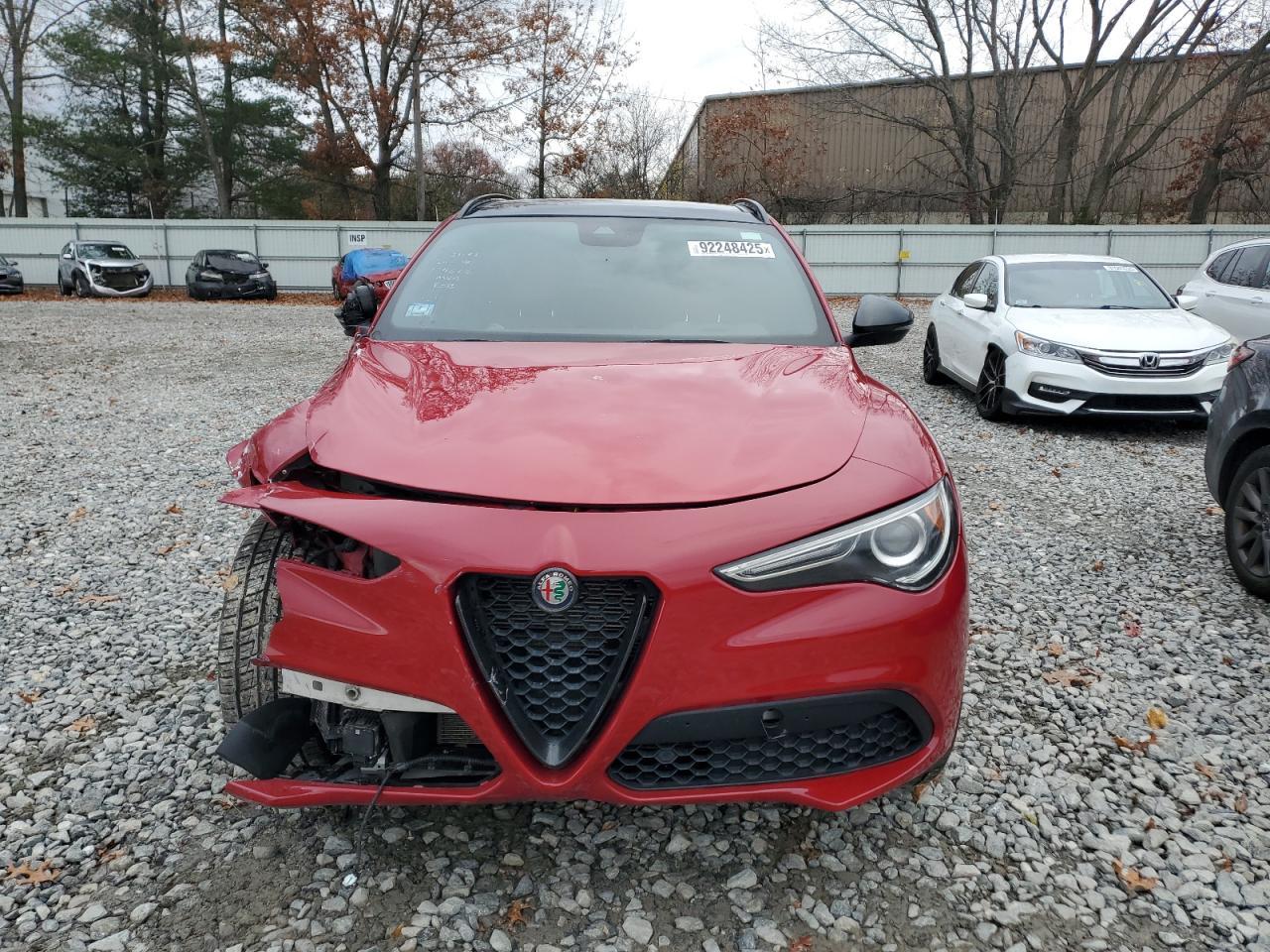 2019 Alfa Romeo Stelvio Ti - Image 5