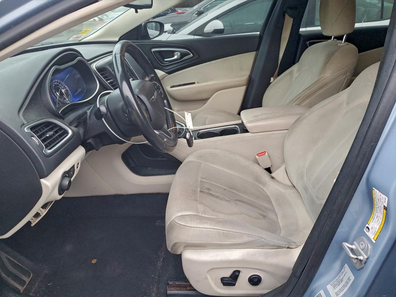 2015 Chrysler 200 Limited - Image 7