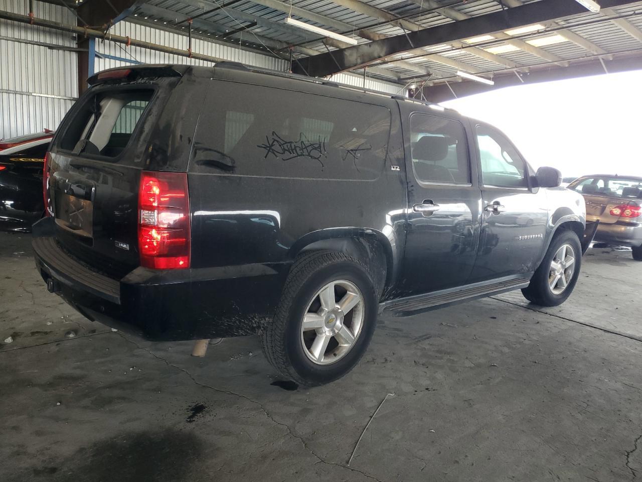 2007 Chevrolet Suburban C1500 - Фото 3